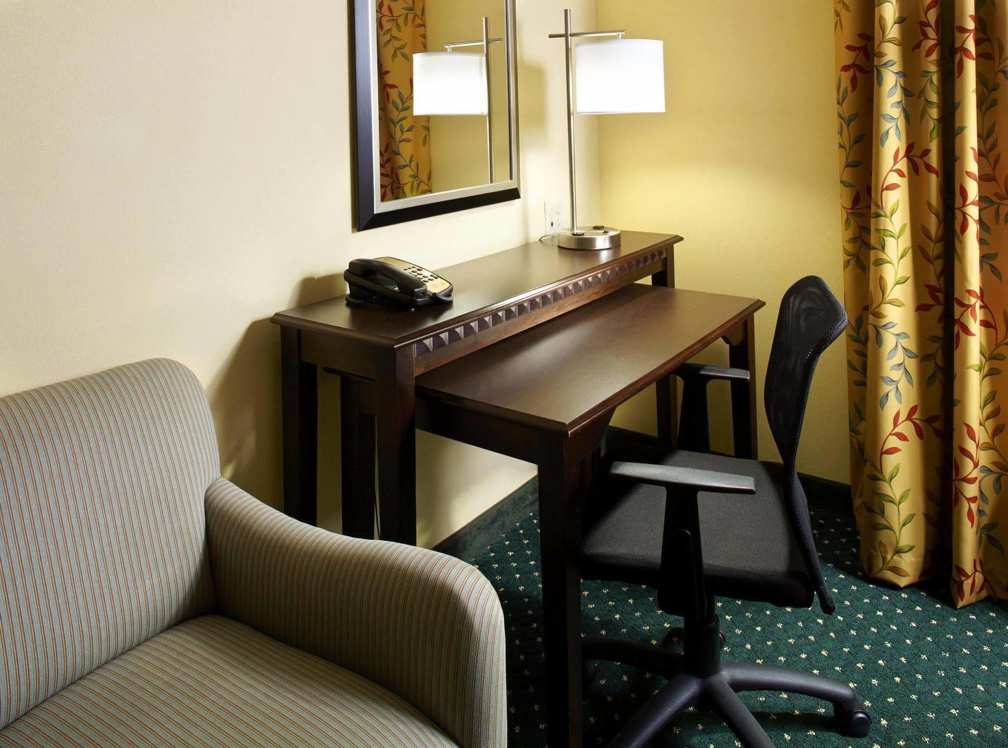 Hampton Inn & Suites Clearwater St Petersburg Ulmerton Road Fl Kültér fotó
